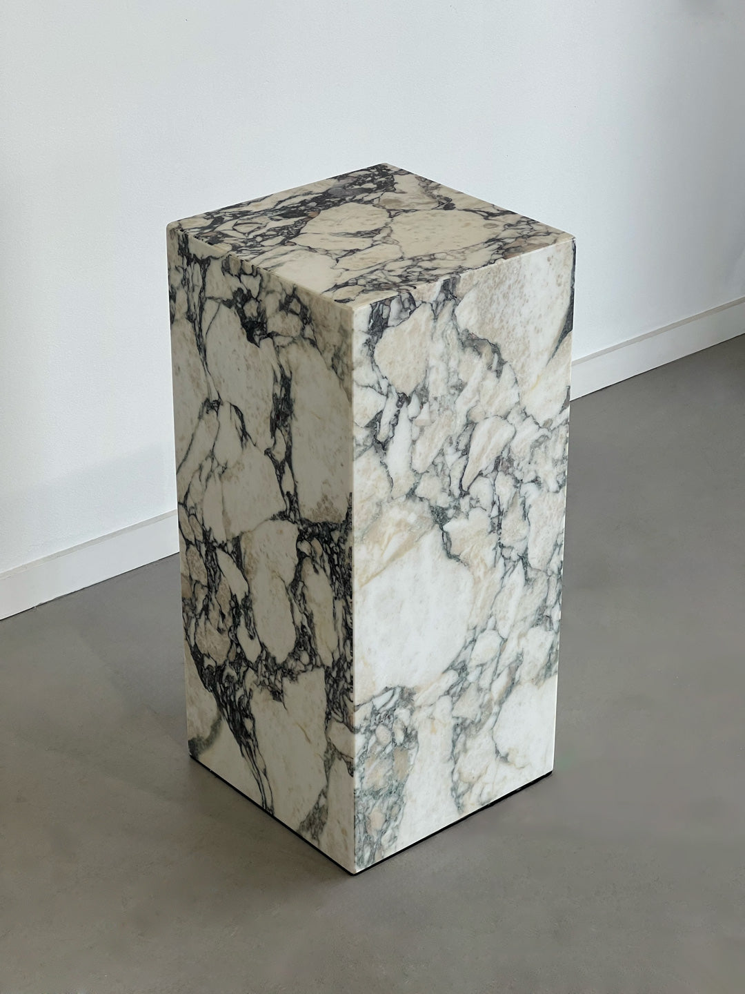 Viola Calacatta Marble Plinth
