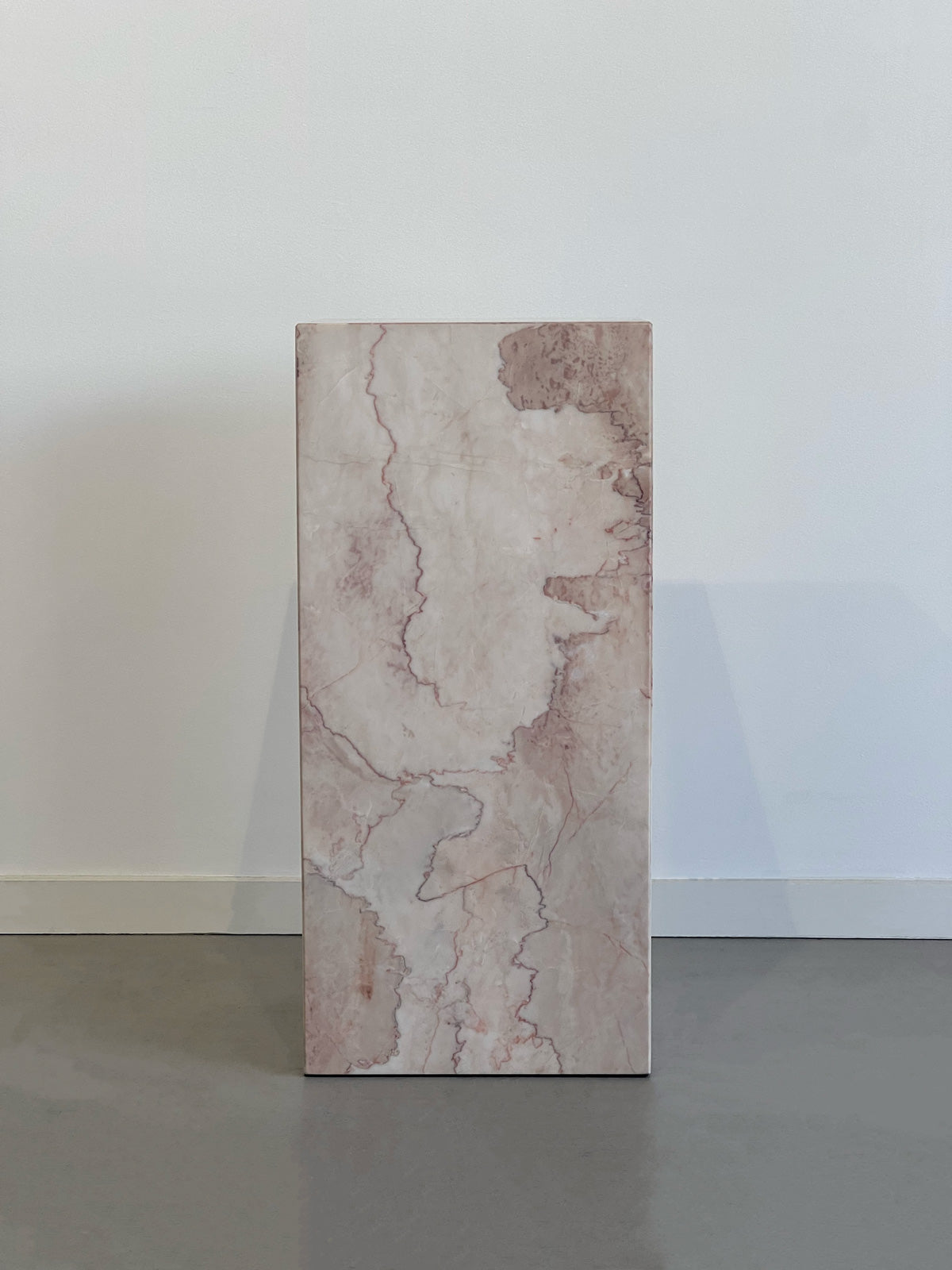 Crema Rosa Plinth | Medium